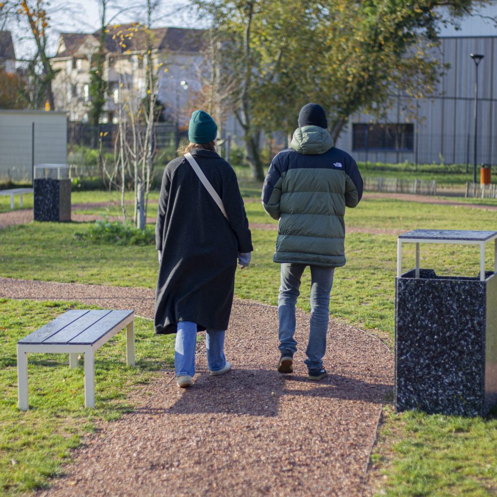 Banc de passage et poubelle - college MLK Buc (Yvelines)