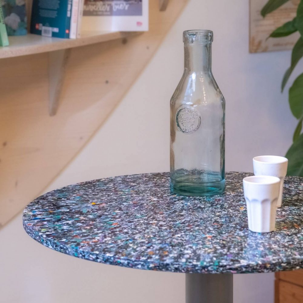 Table mange debout mouchetée